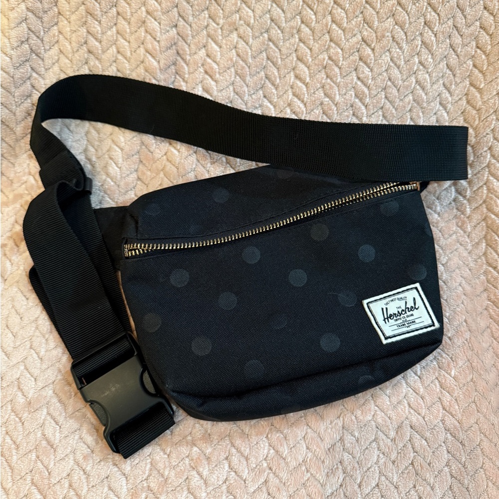 NWOT Herschel Supply Co Blck Belt Bag with Adjustable Strap and rose gold Zipper
